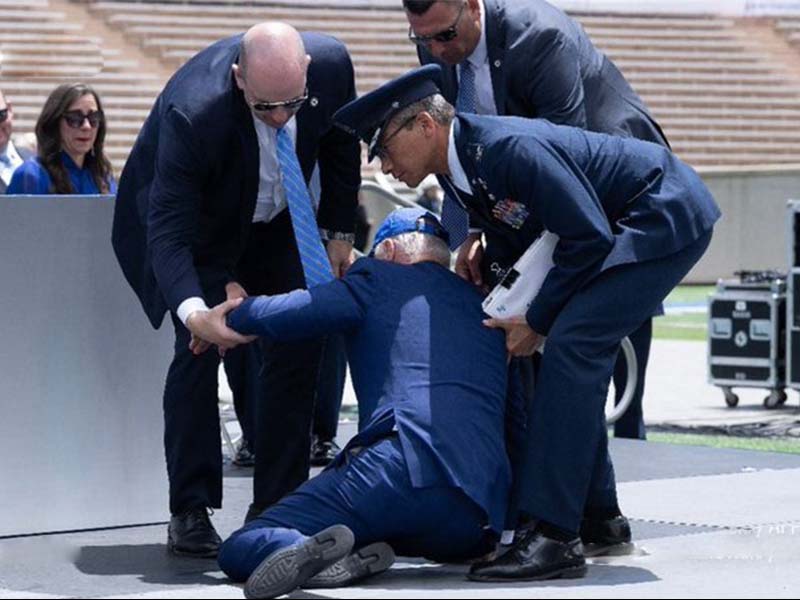 You are currently viewing Joe Biden Trip Video: 80 Years Old President Trips During the US Air Force Academy Graduation