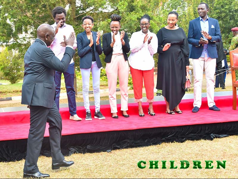 You are currently viewing How Many Biological Children Does Ruto Have? 7 Kids with Mama Rachel Chebet & Ex-Girlfriend