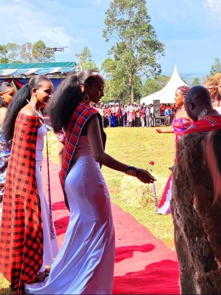 Citizen TV reporter Letoo with beautiful women at Narok home